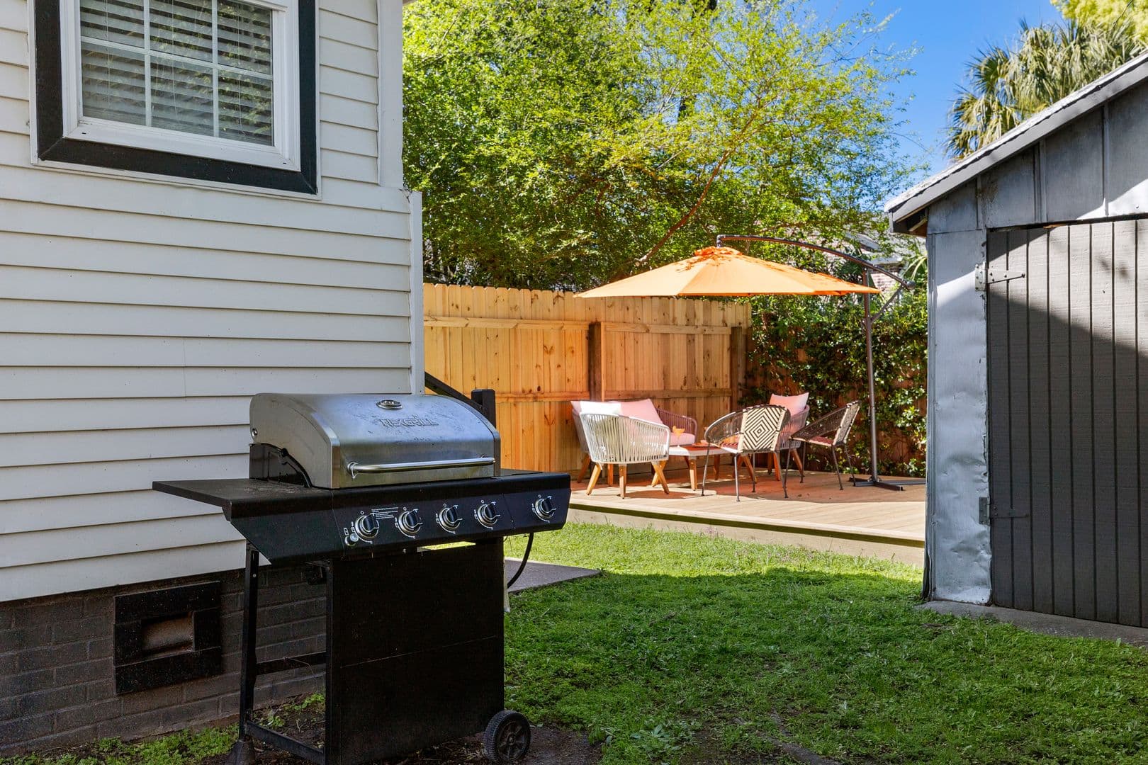 Charleston House: 20 Dunnemann Avenue