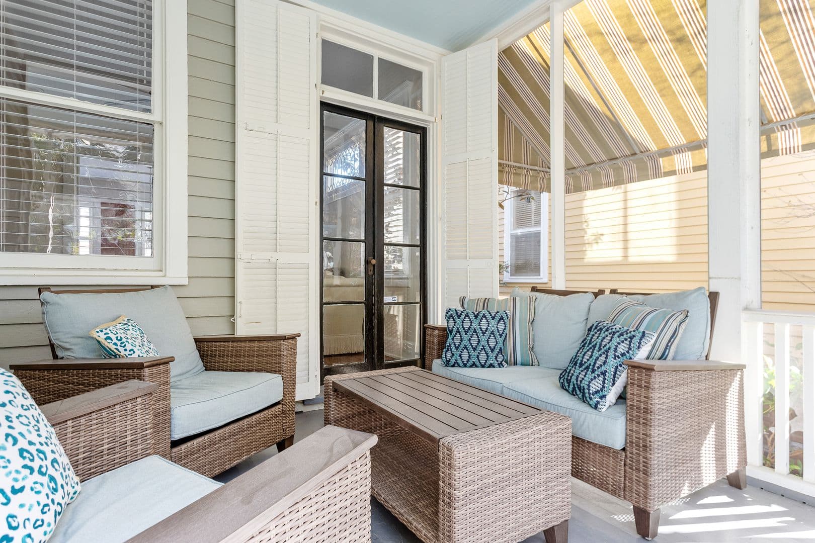 Charleston House: 5 Colonial Street