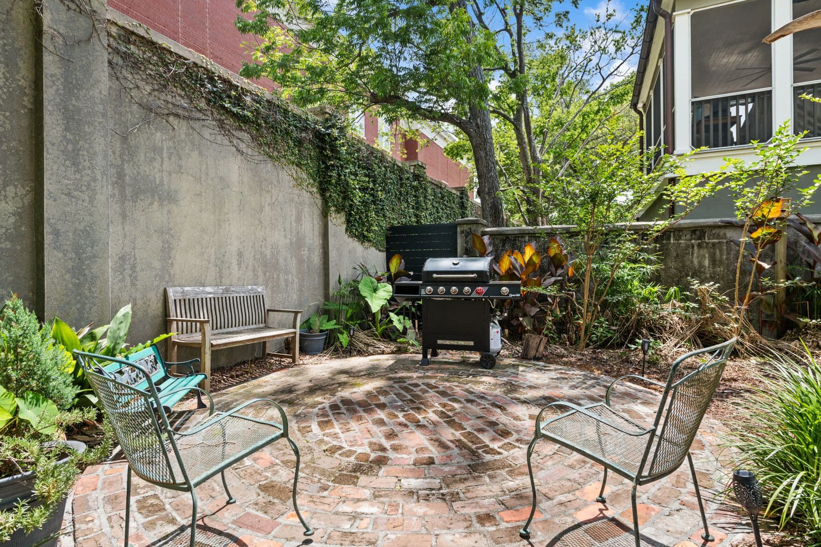 Charleston House: 21 Charlotte Street