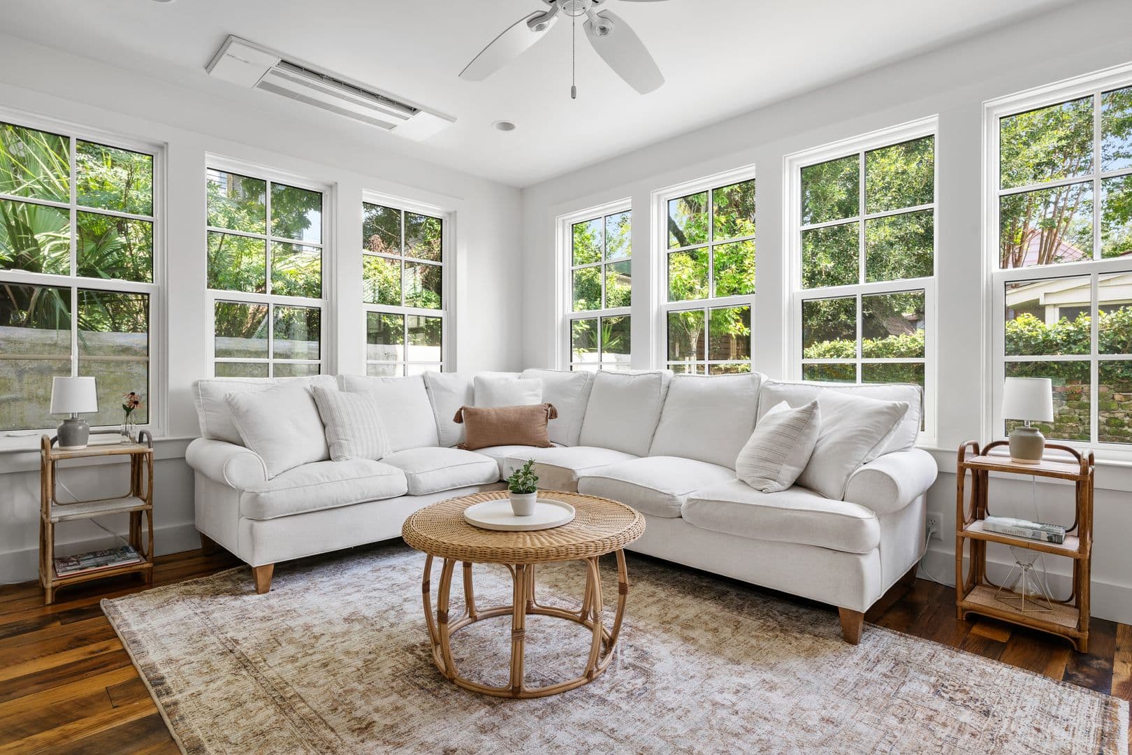 Charleston House: 2 1/2 Larnes Street