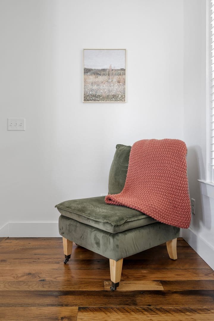 Charleston House: 2 1/2 Larnes Street