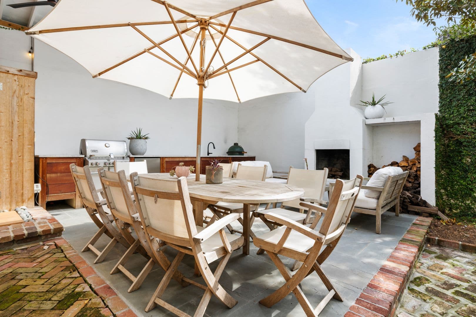 Charleston House: 70 Ashe Street