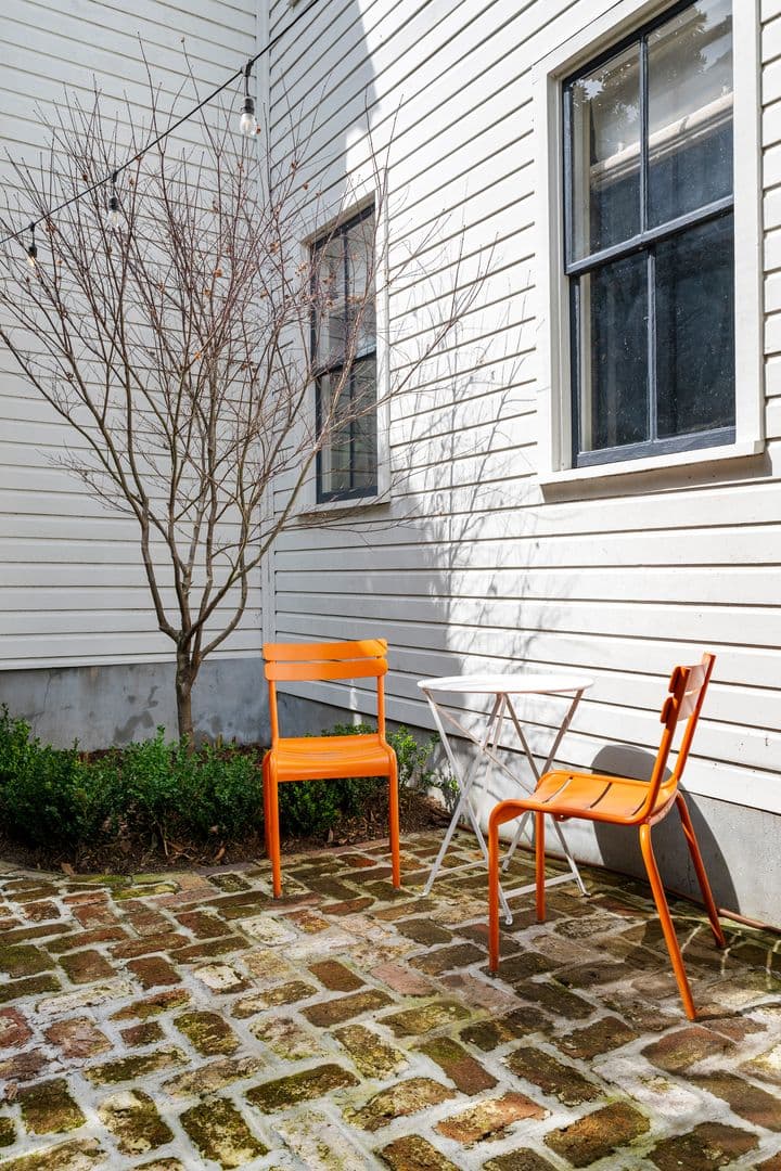 Charleston House: 70 Ashe Street