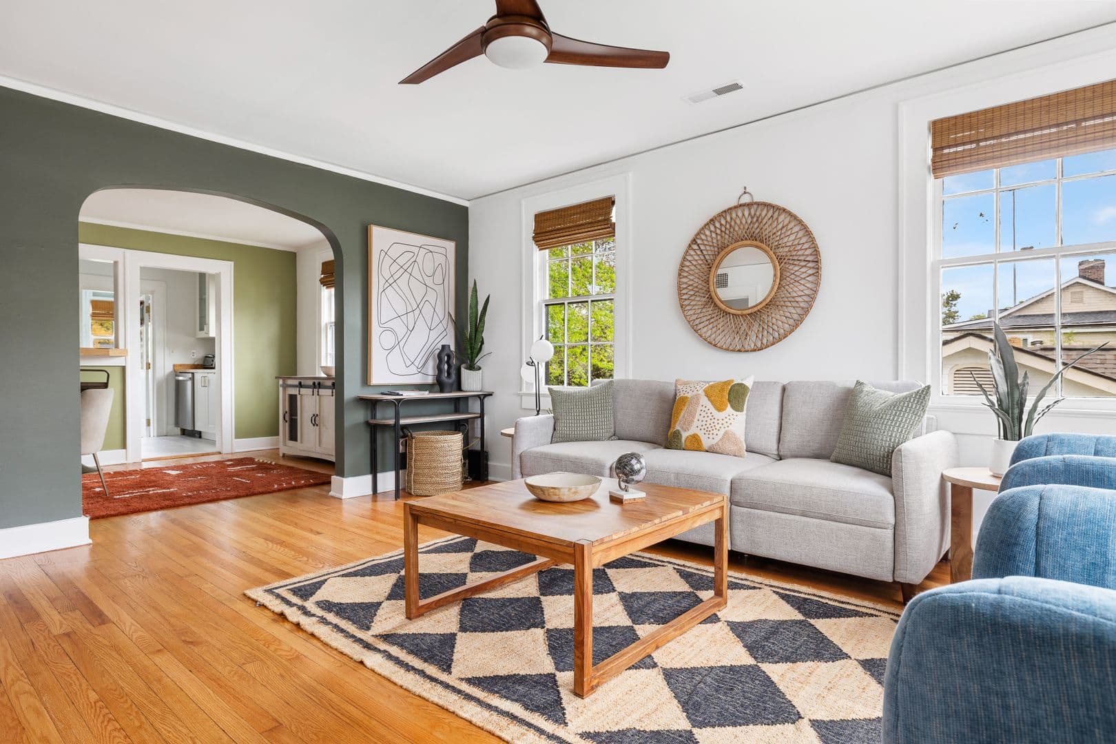 Charleston House: 20 Dunnemann Avenue