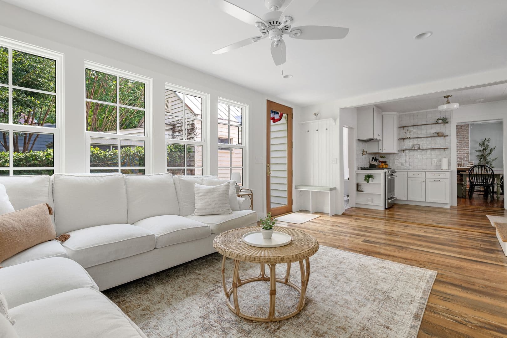Charleston House: 2 1/2 Larnes Street