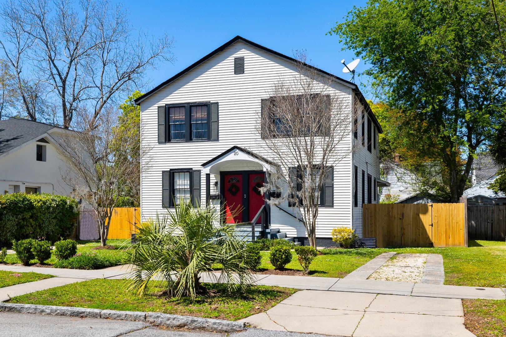 Charleston House: 20 Dunnemann Avenue