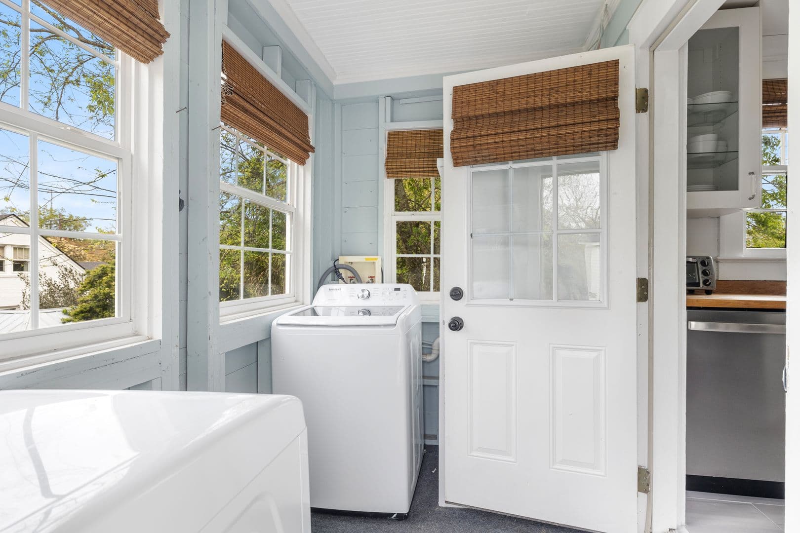 Charleston House: 20 Dunnemann Avenue
