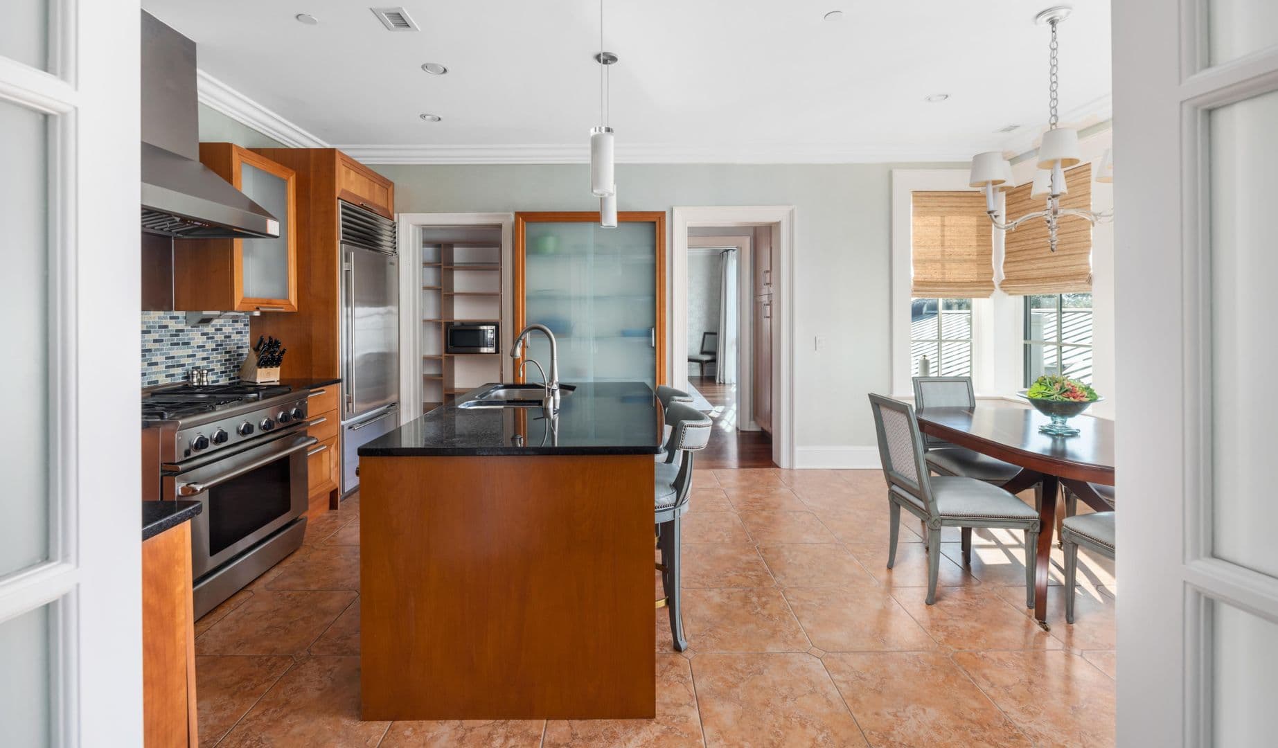 Charleston House: 5 Middle Atlantic Wharf