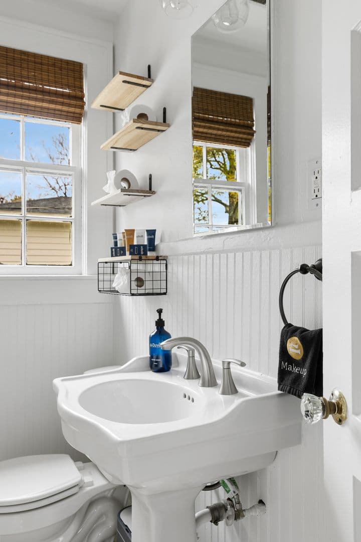 Charleston House: 20 Dunnemann Avenue