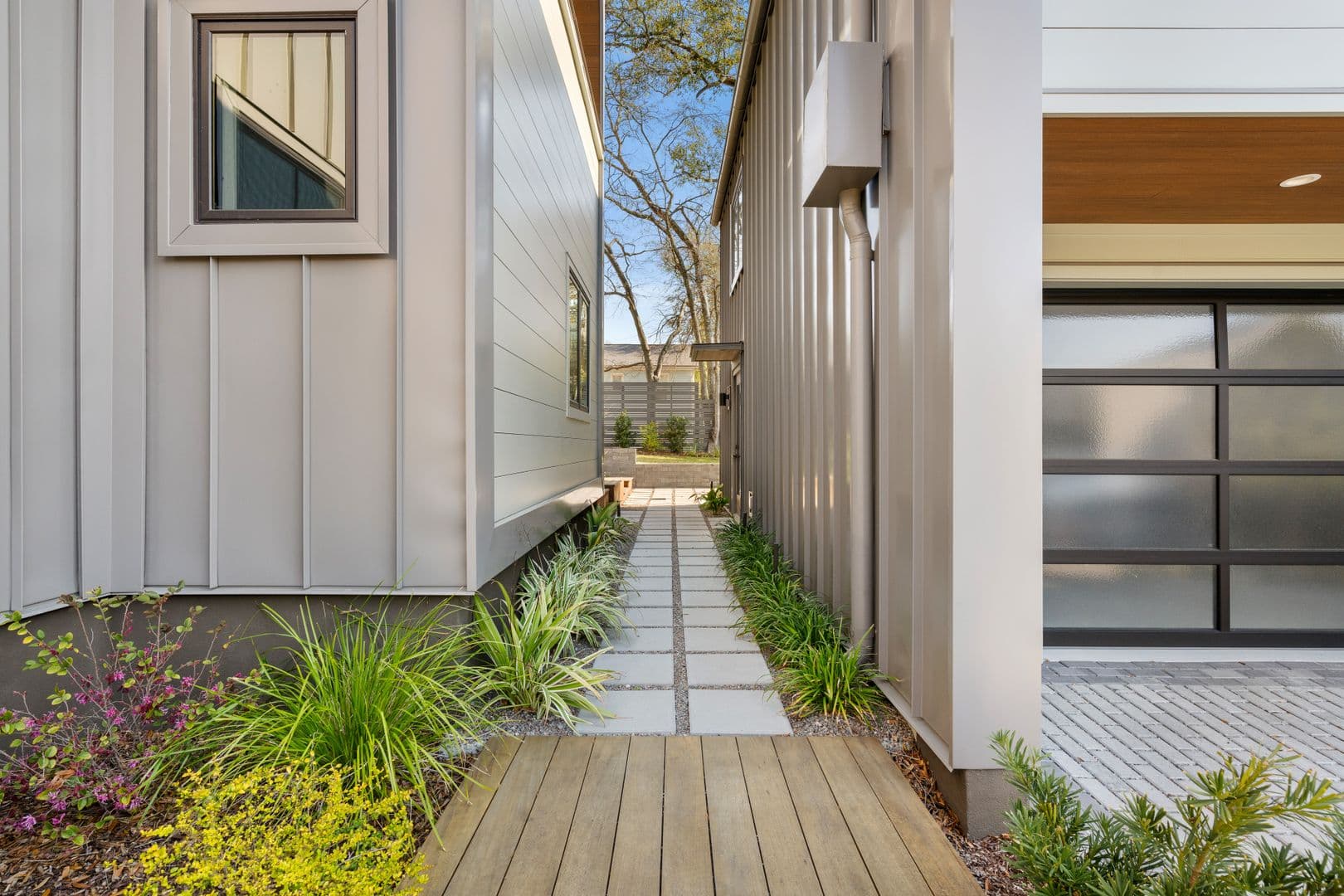 Mount Pleasant House: 208 Linnea Lane
