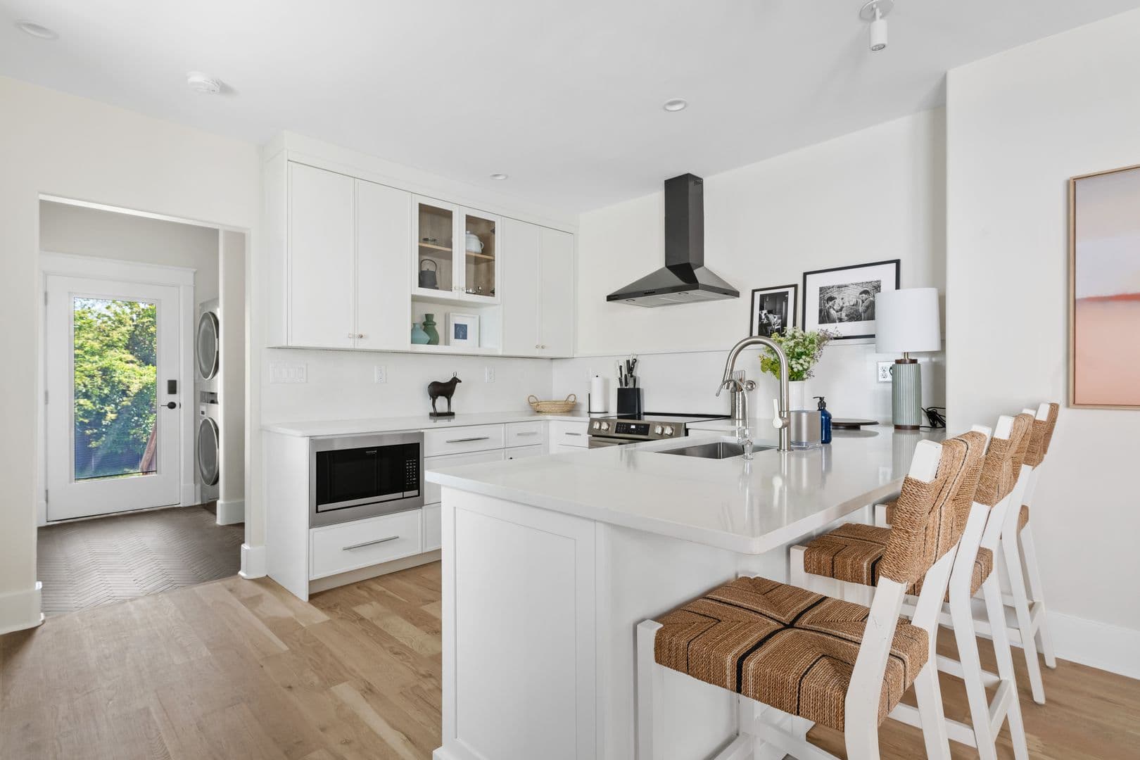 Charleston House: 191 W. Poplar Street