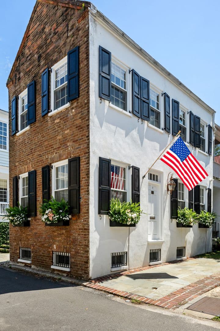 Charleston House: 9 Lamboll Street