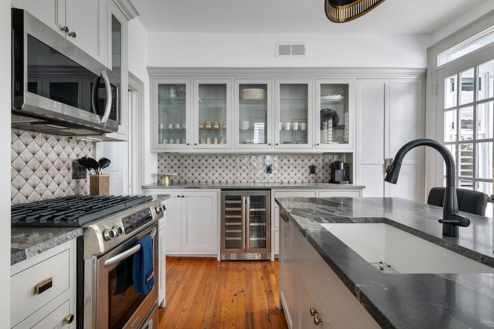 Charleston House: 135 Broad Street