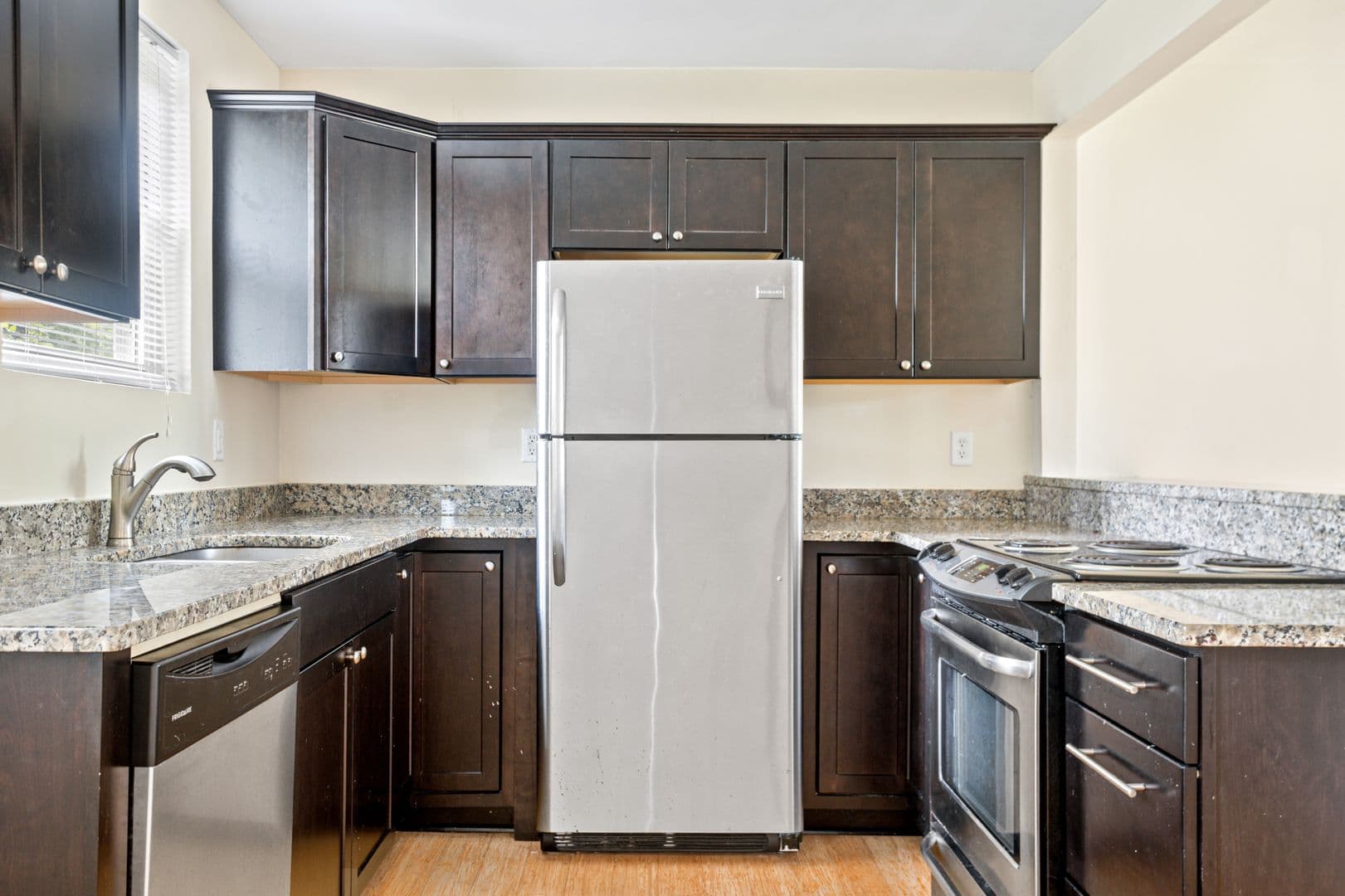 Charleston House: 865 Santee Street