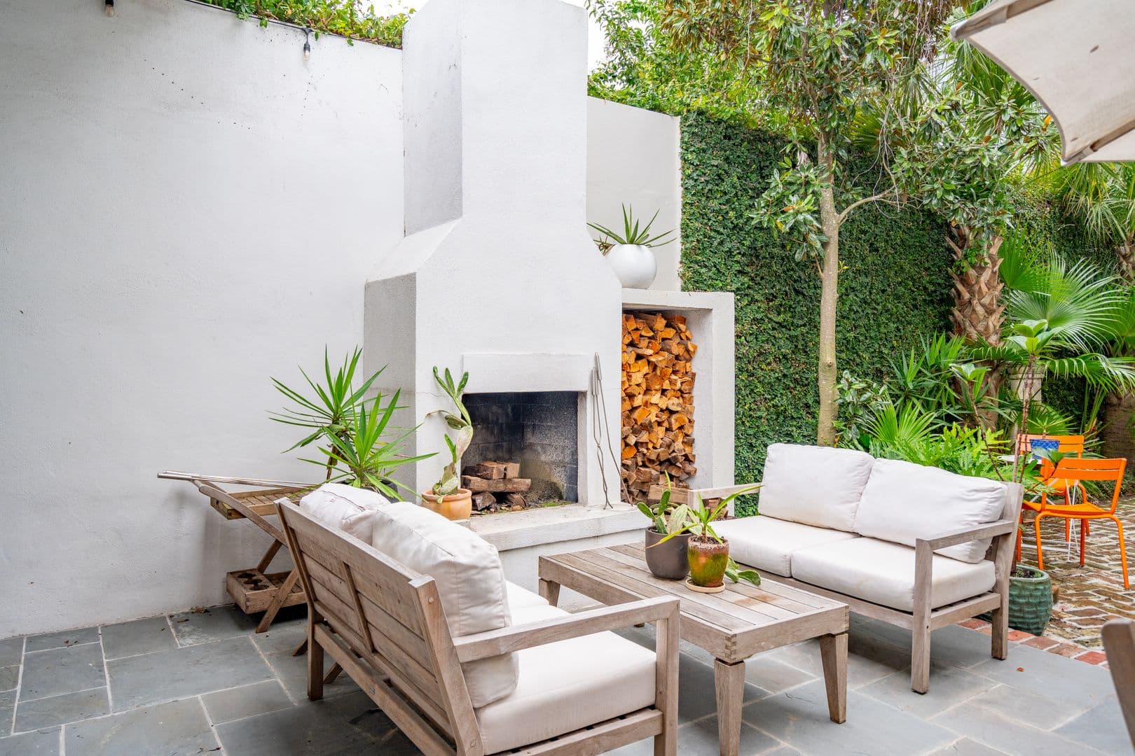Charleston House: 70 Ashe Street