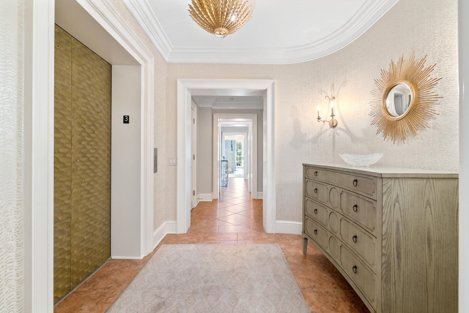 Charleston House: 5 Middle Atlantic Wharf