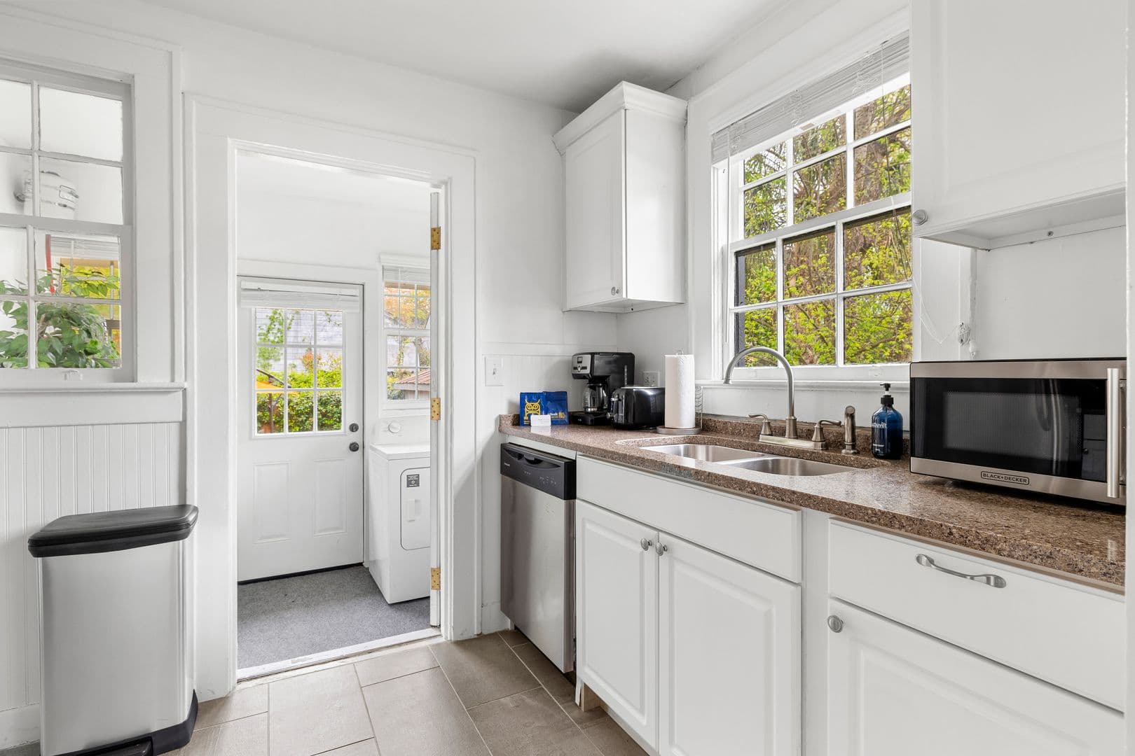 Charleston House: 20 Dunnemann Avenue