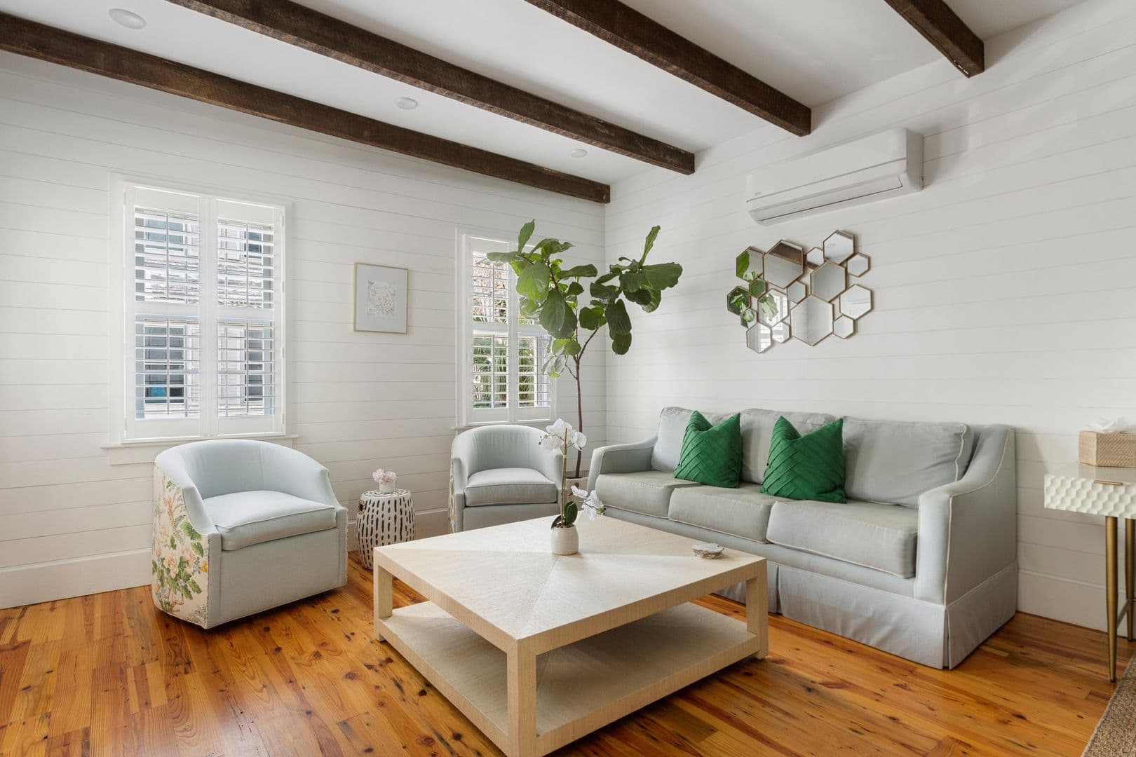 Charleston House: 10 Sires street