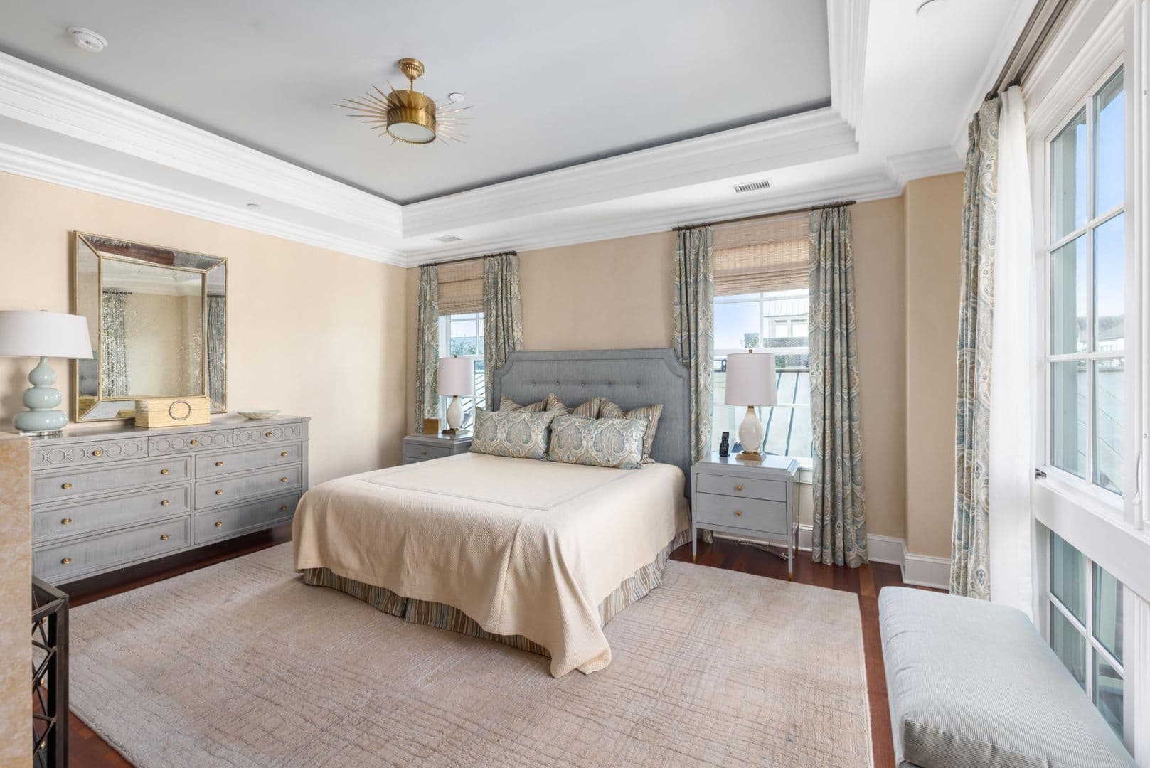 Charleston House: 5 Middle Atlantic Wharf