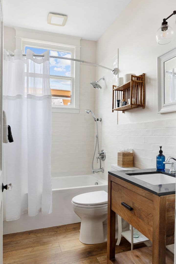 Charleston House: 230 Rutledge Ave