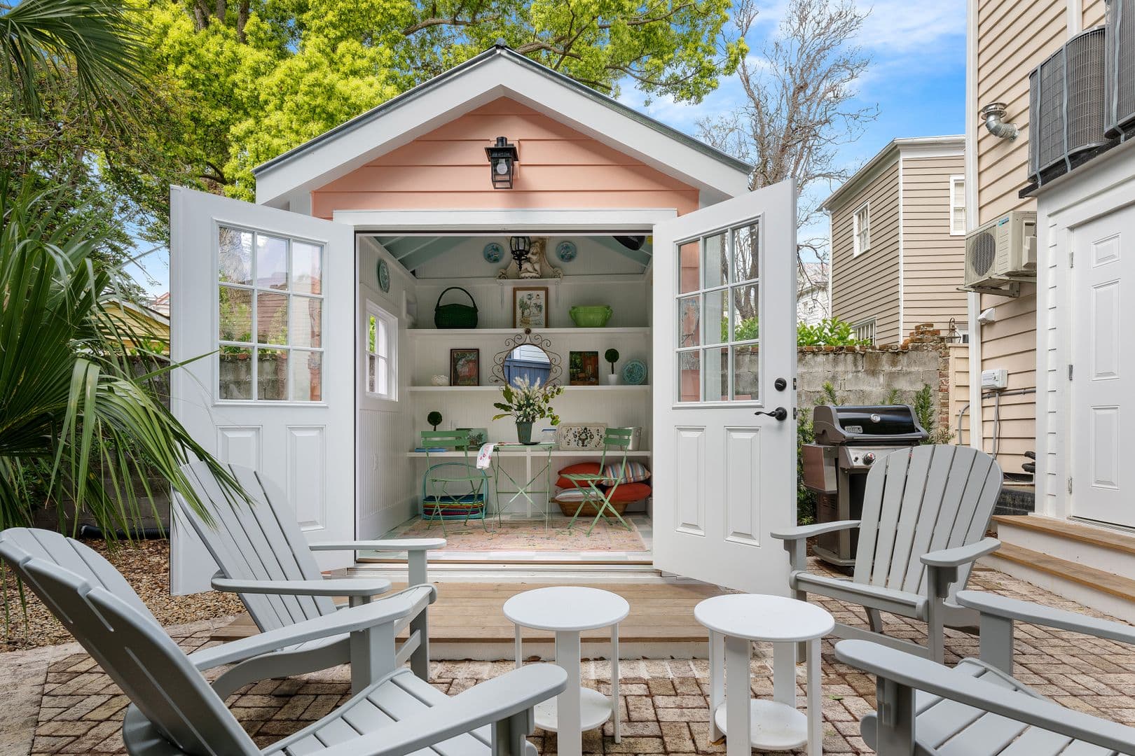 Charleston House: 21 Savage Street
