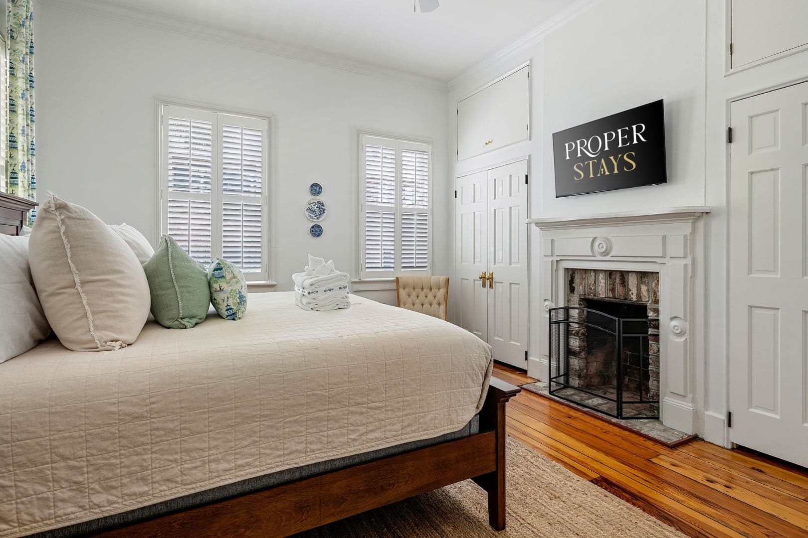 Charleston House: 123 Queen Street
