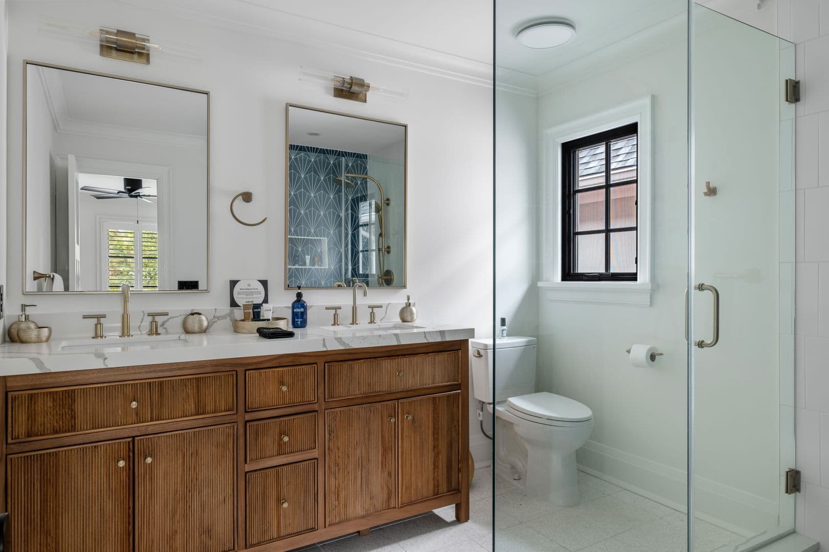 Charleston House: 5 1/2 Bennett Street