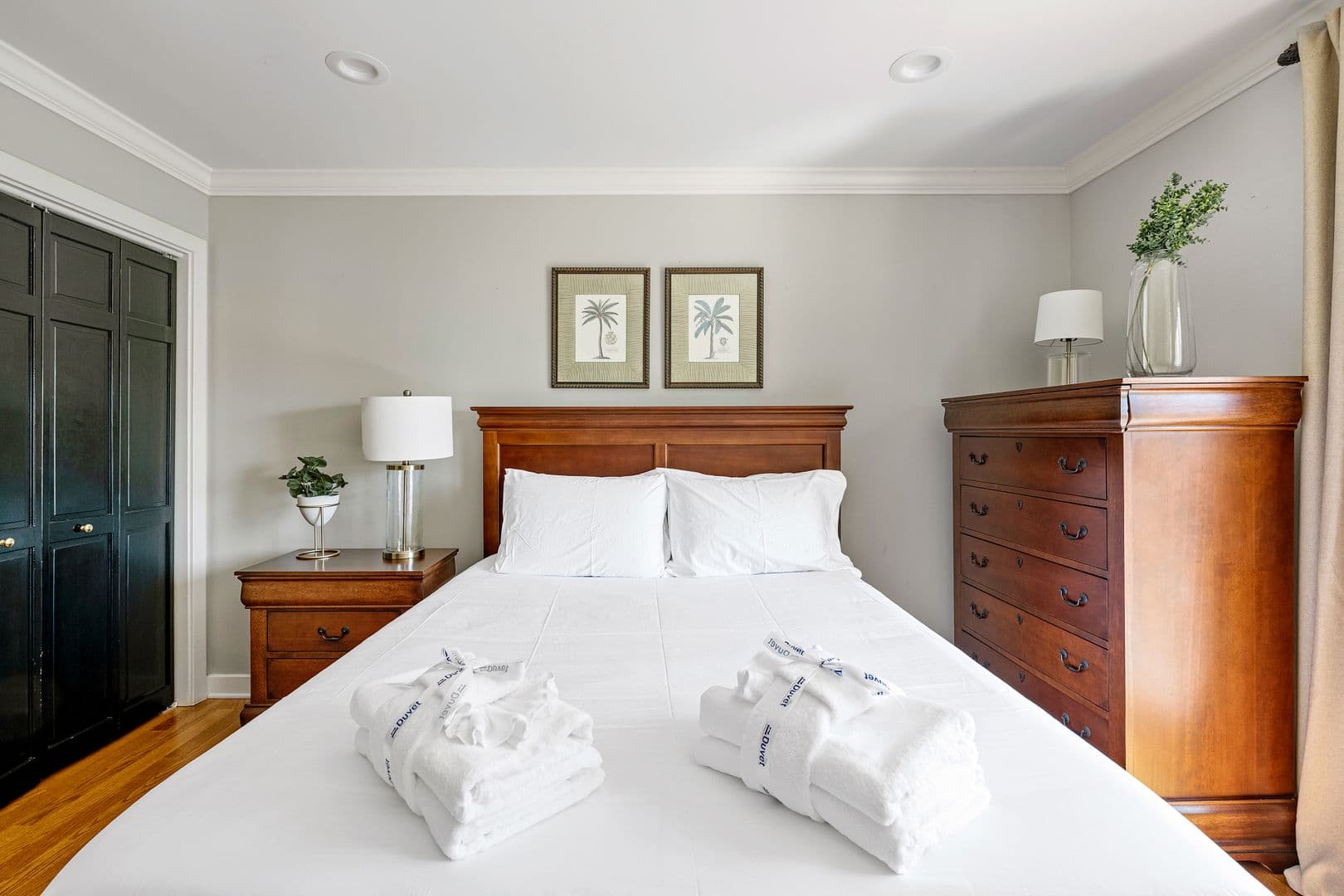 Charleston House: 32 Vendue Range