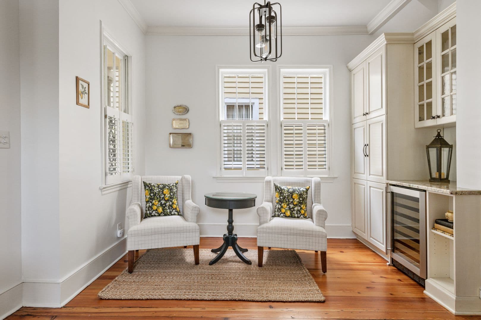 Charleston House: 123 Queen Street