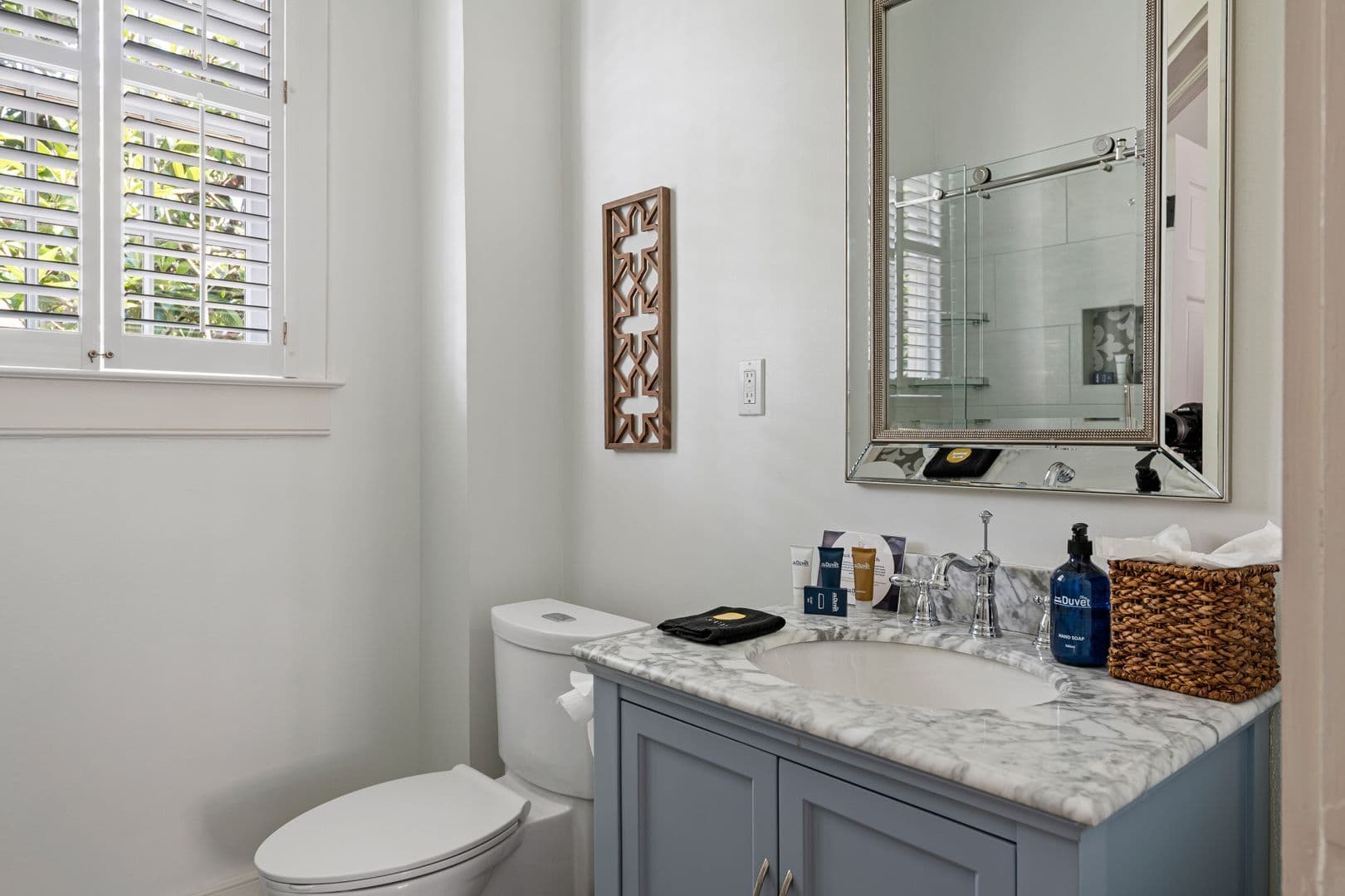 Charleston House: 123 Queen Street
