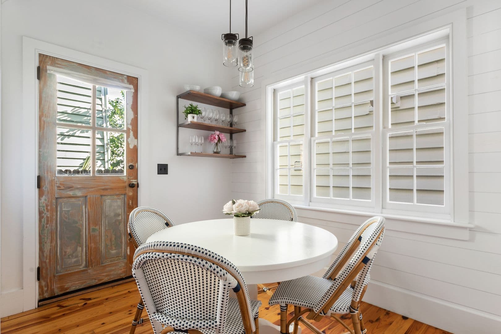Charleston House: 10 Sires street