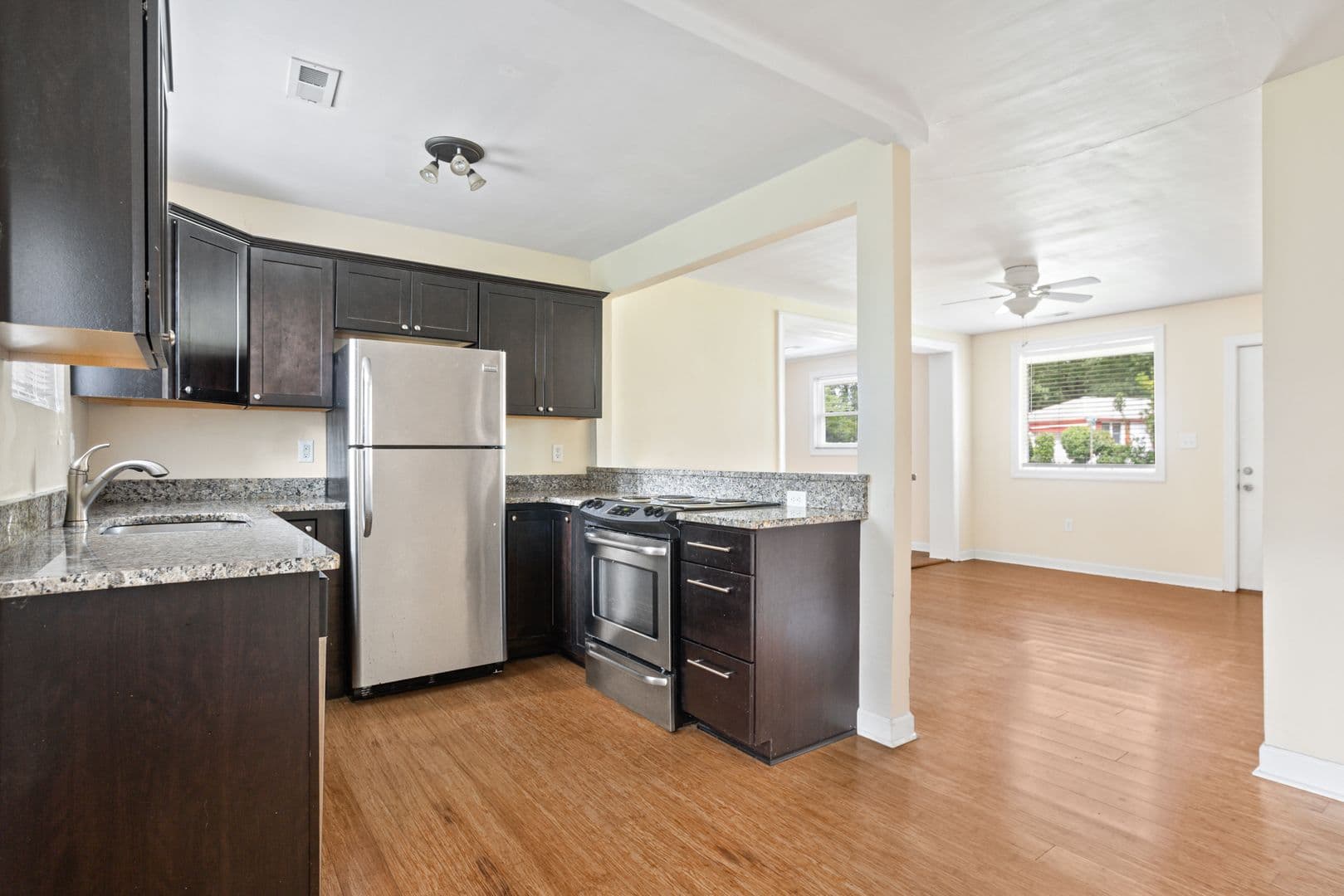 Charleston House: 865 Santee Street