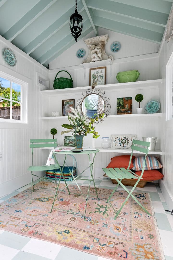 Charleston House: 21 Savage Street