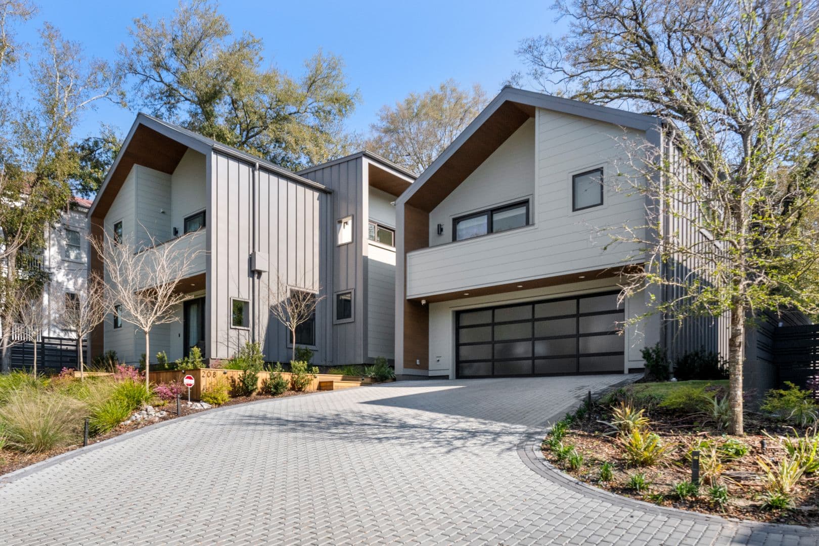 Mount Pleasant House: 208 Linnea Lane