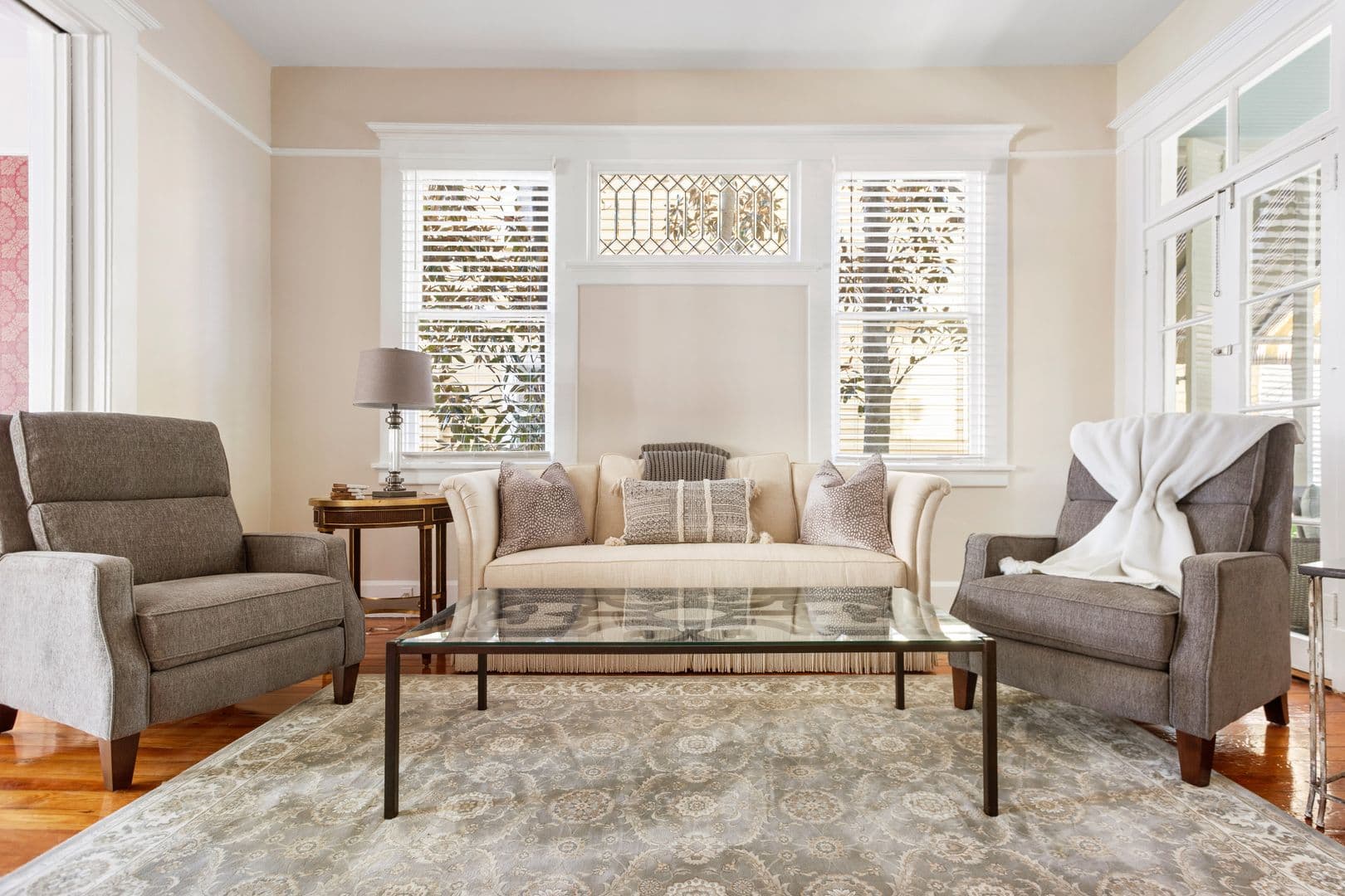 Charleston House: 5 Colonial Street