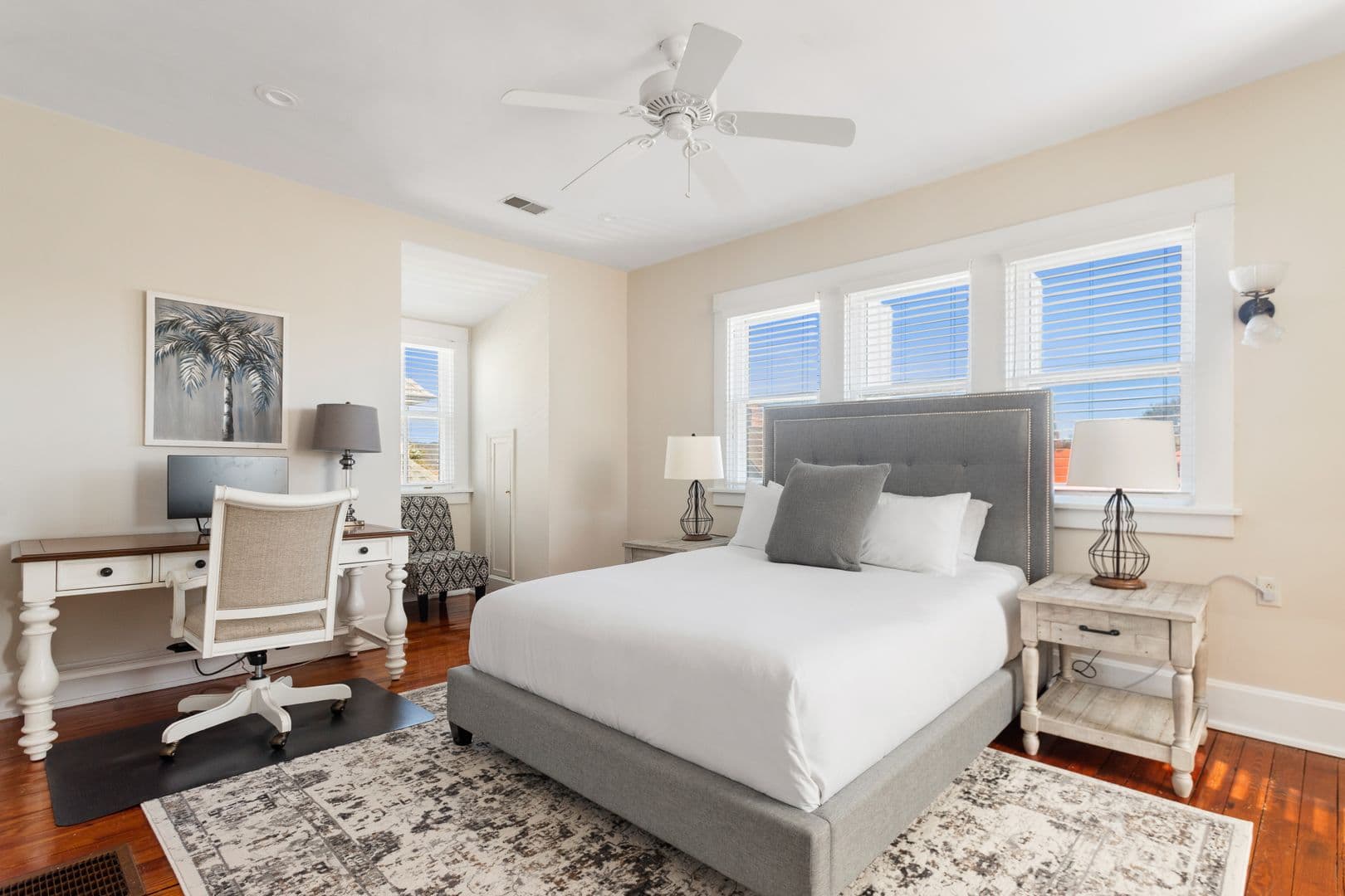 Charleston House: 5 Colonial Street