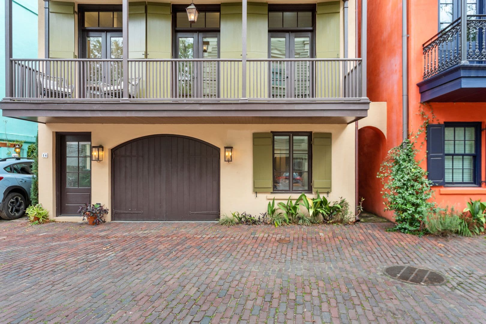 Charleston House: 16 Catfiddle St.