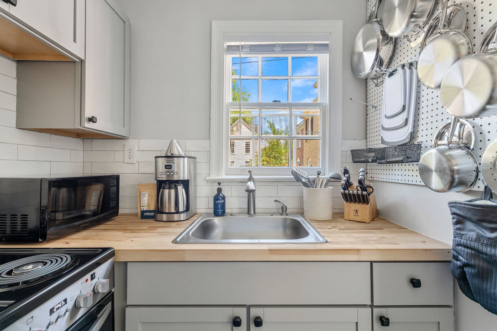 Charleston House: 49 Radcliffe Street