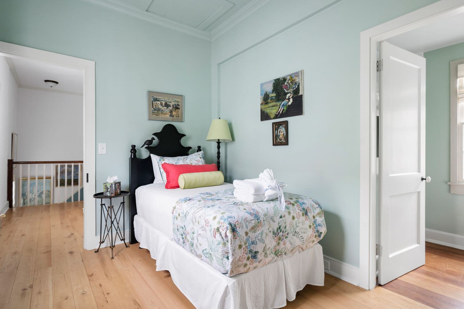 Charleston House: 21 Savage Street