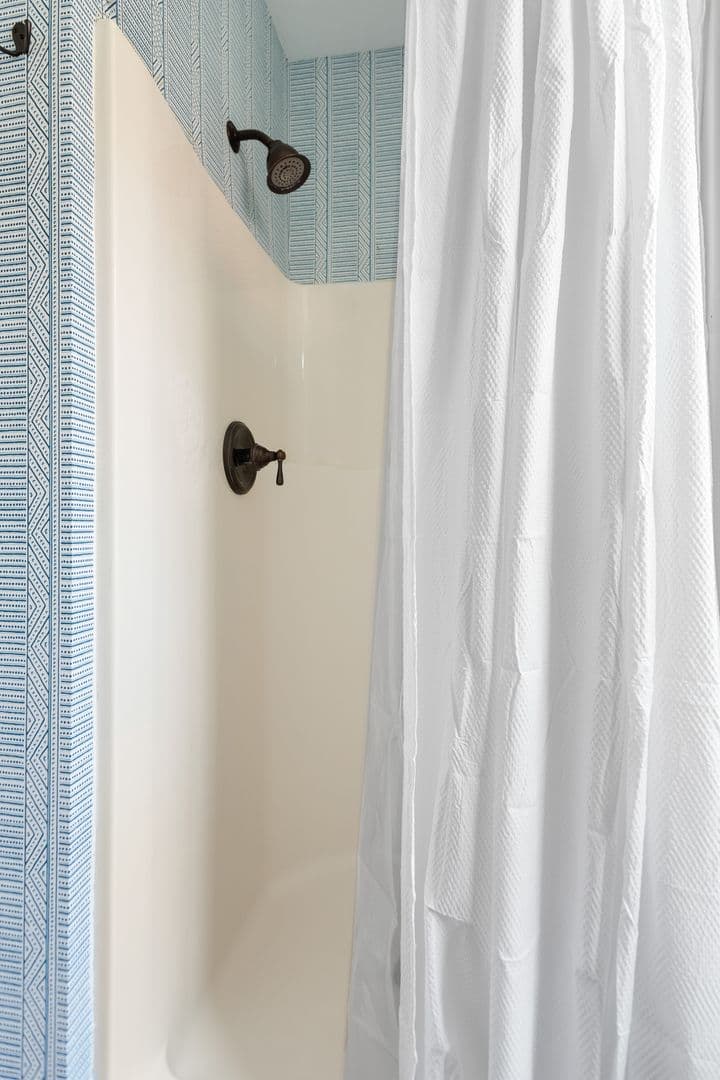 Charleston House: 9 Bogard Street