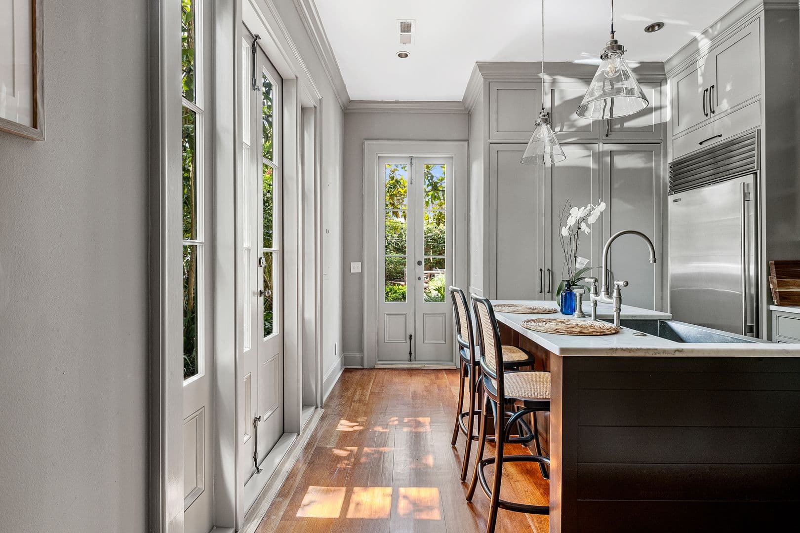 Charleston House: 46 Wentworth Street