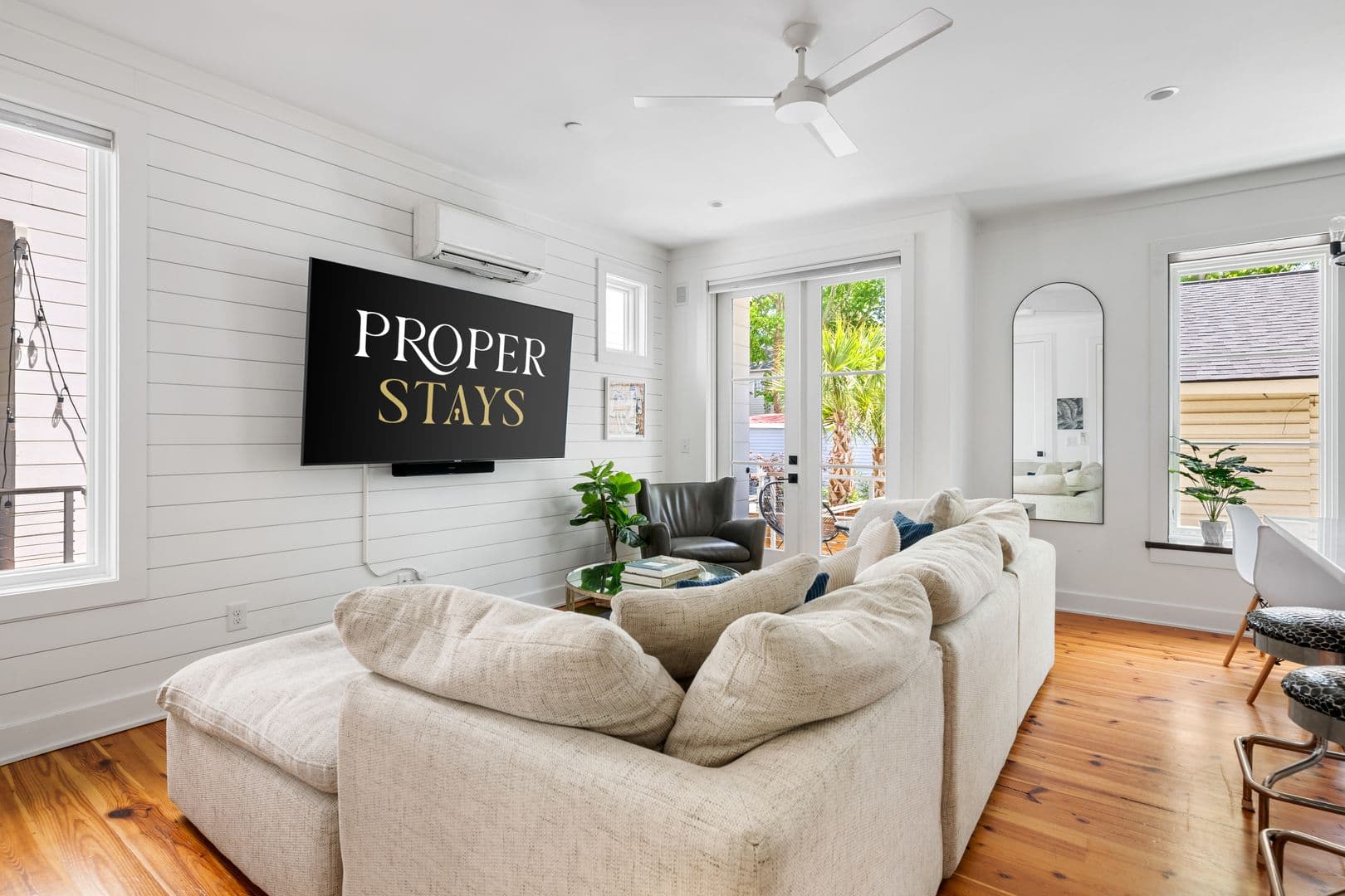 Charleston House: 3 Carrere Court