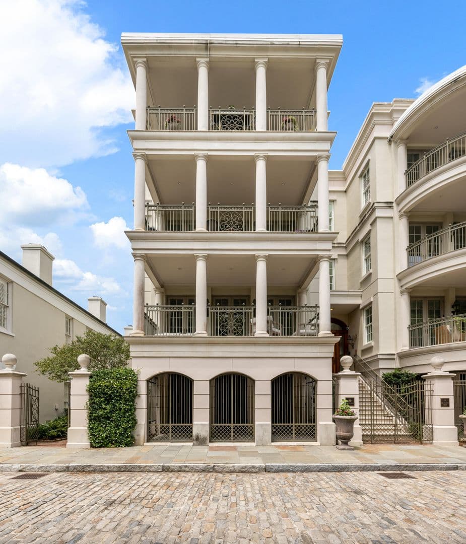 Charleston House: 5 Middle Atlantic Wharf