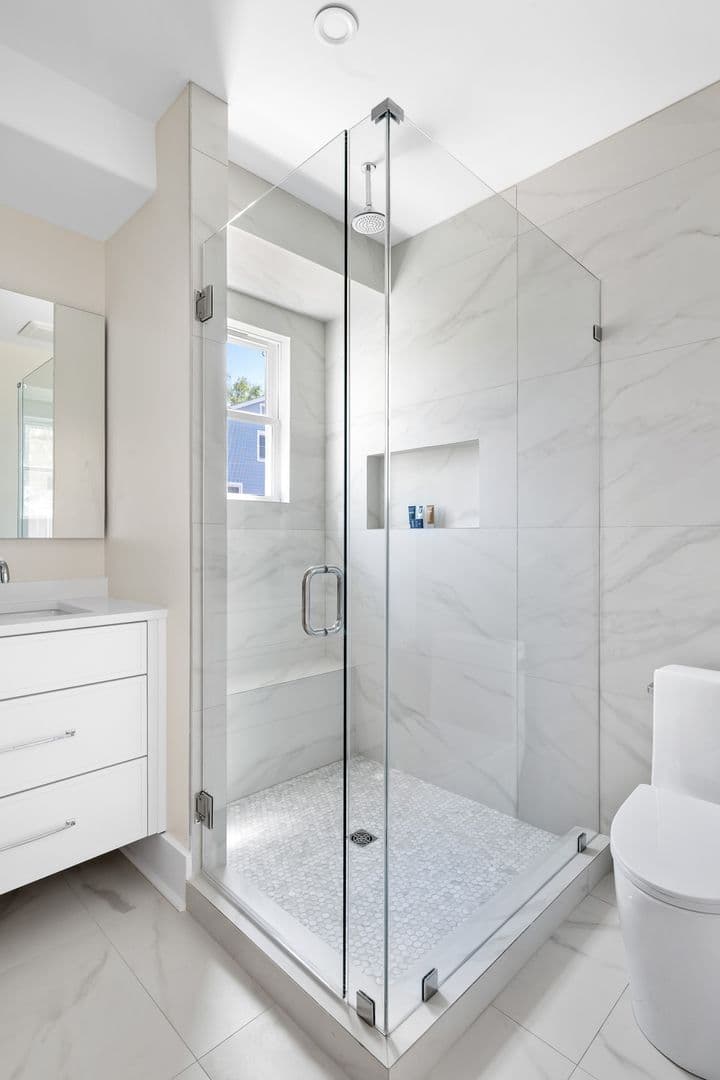 Charleston House: 191 W. Poplar Street