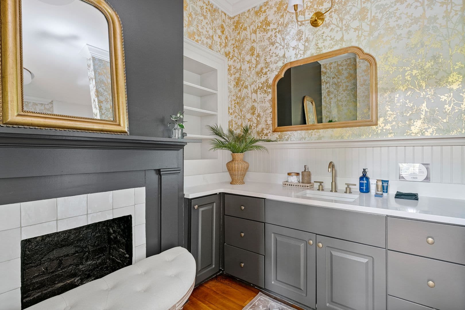 Charleston House: 46 Wentworth Street