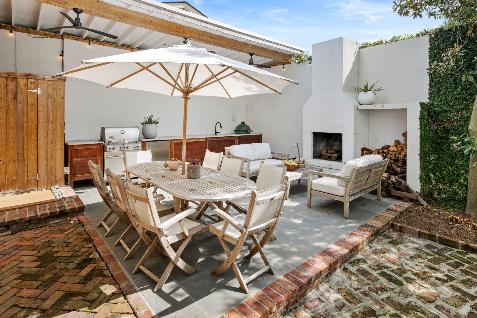 Charleston House: 70 Ashe Street