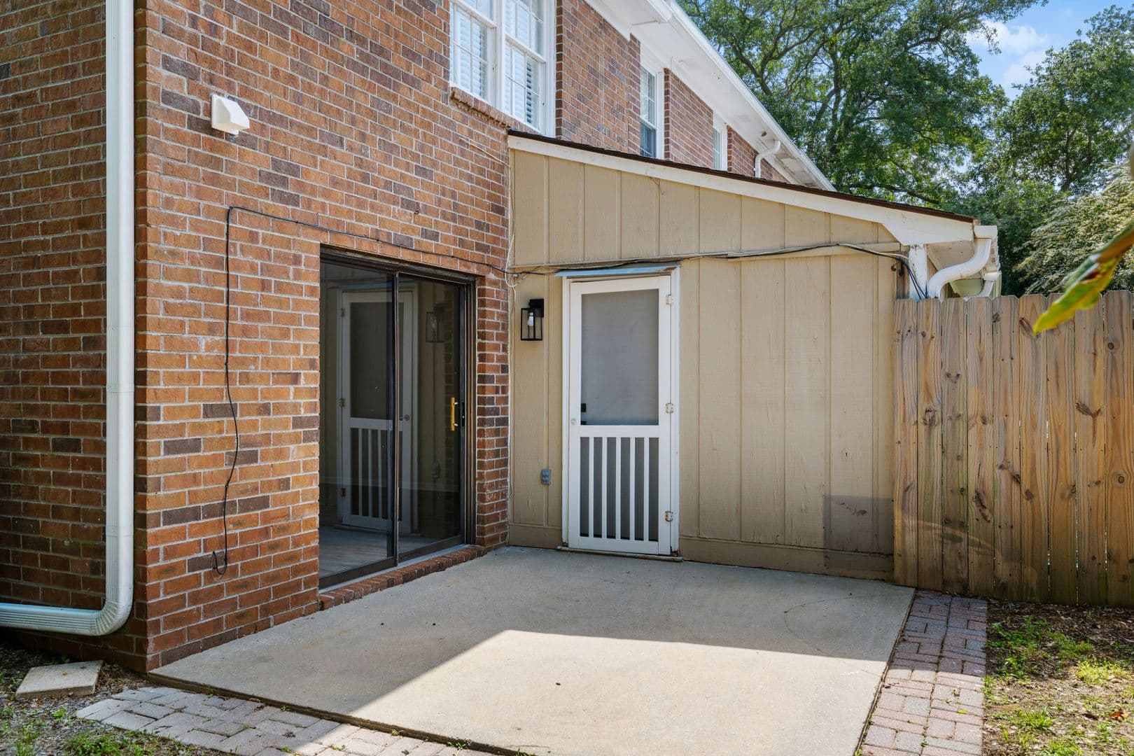 Mount Pleasant House: 664 Swinton Court