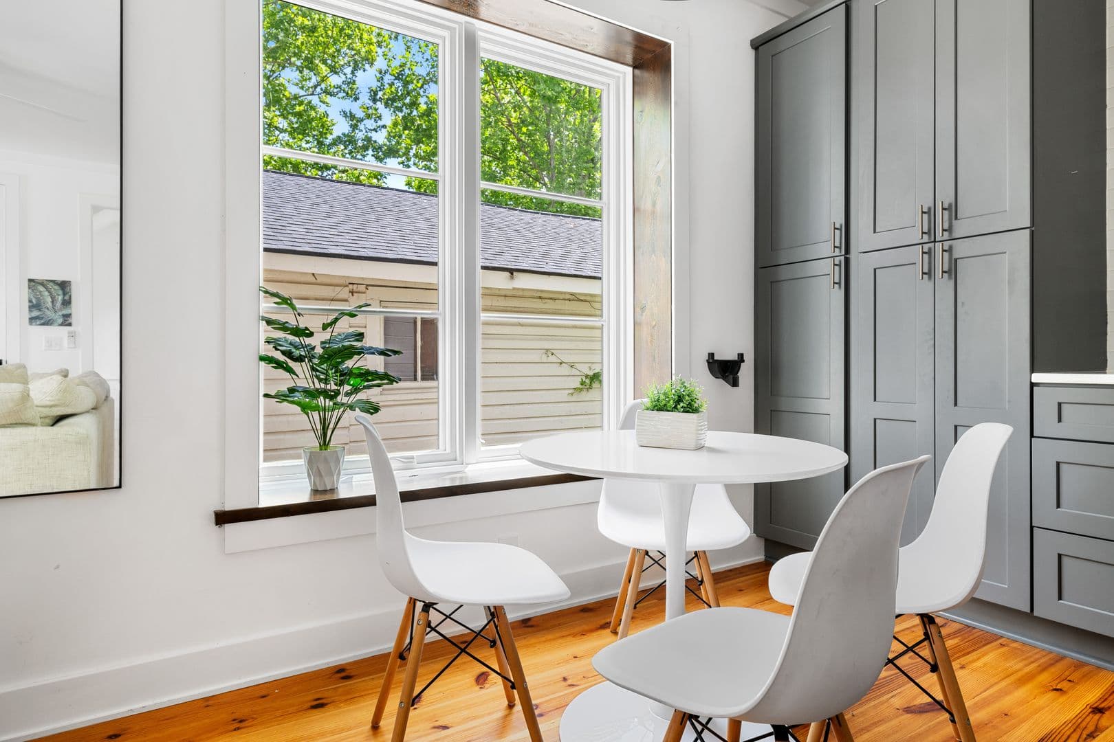 Charleston House: 3 Carrere Court
