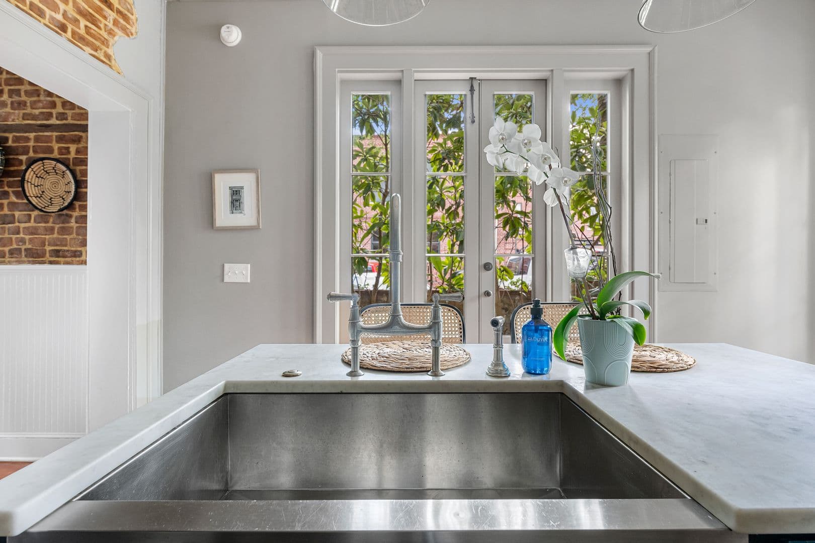 Charleston House: 46 Wentworth Street