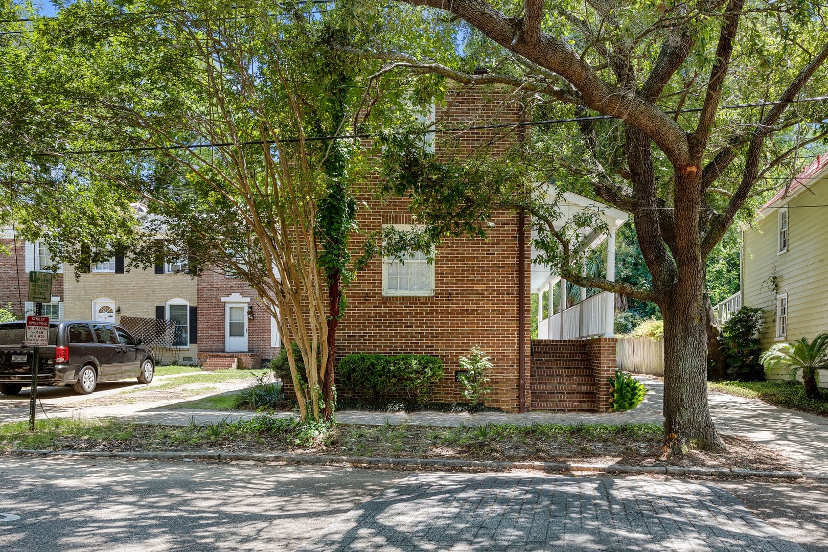 Charleston House: 49 Radcliffe Street